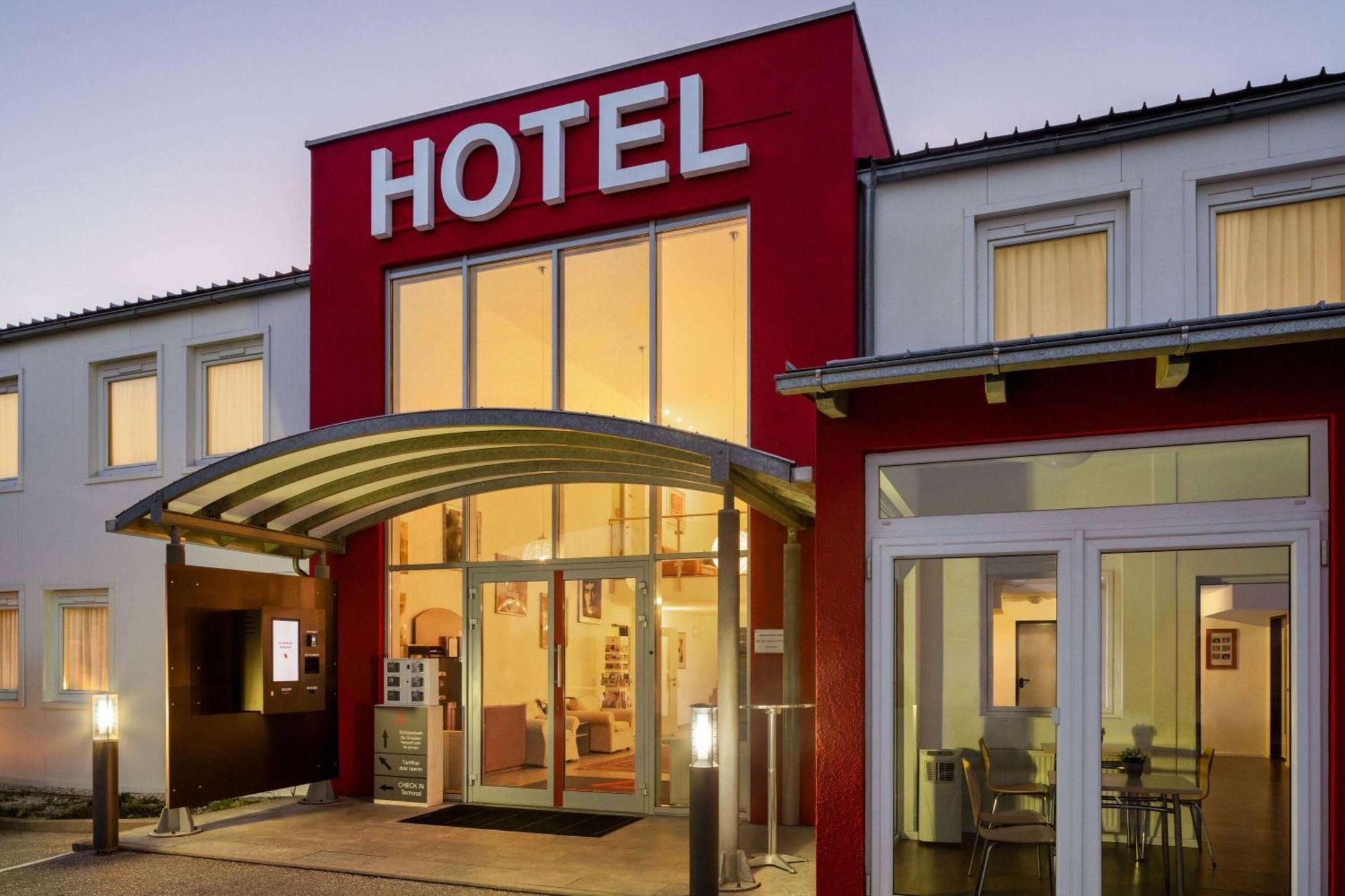 Hotel Amedia Express Sattledt, Trademark Collection By Wyndham Exterior foto